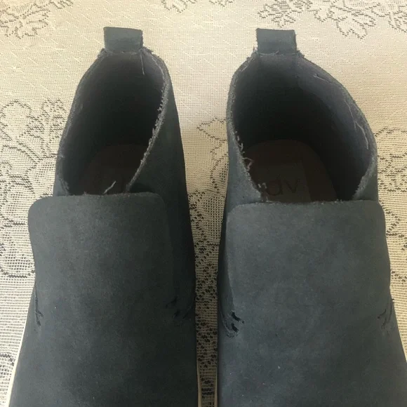 SHOES - Women's Dolce Vita blue suede high-top slip on shoes. Size 8 - Picture 8 of 14